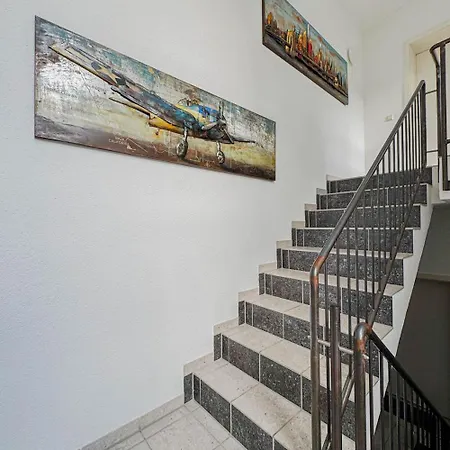 Goldcream Suites - Modern - Netflix - Free Parking Guenzburg Exterior photo