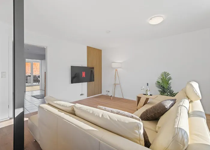 Goldcream Suites - Modern - Netflix - Free Parking