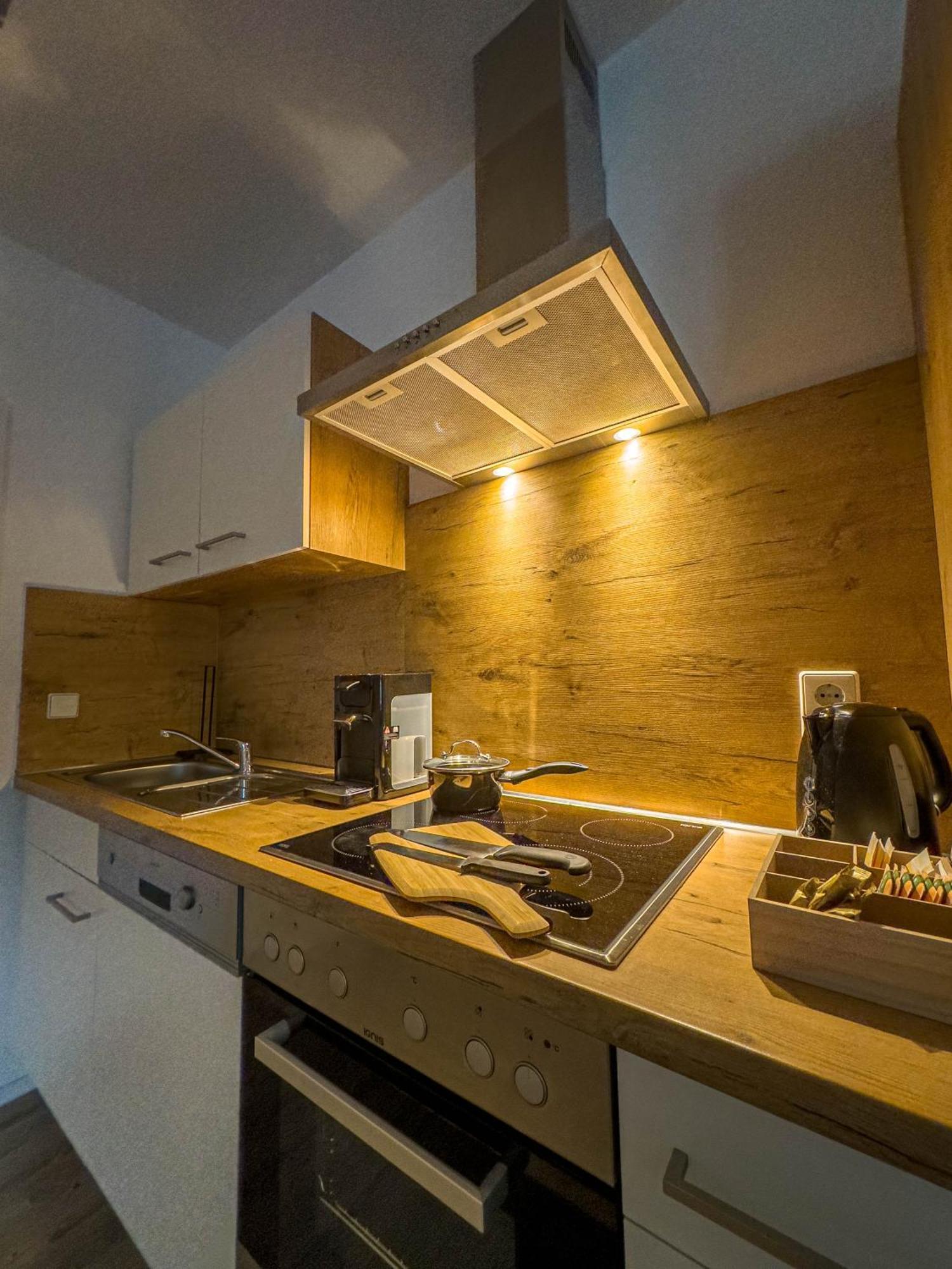 Goldcream - Modern - Netflix - Free Parking * Guenzburg