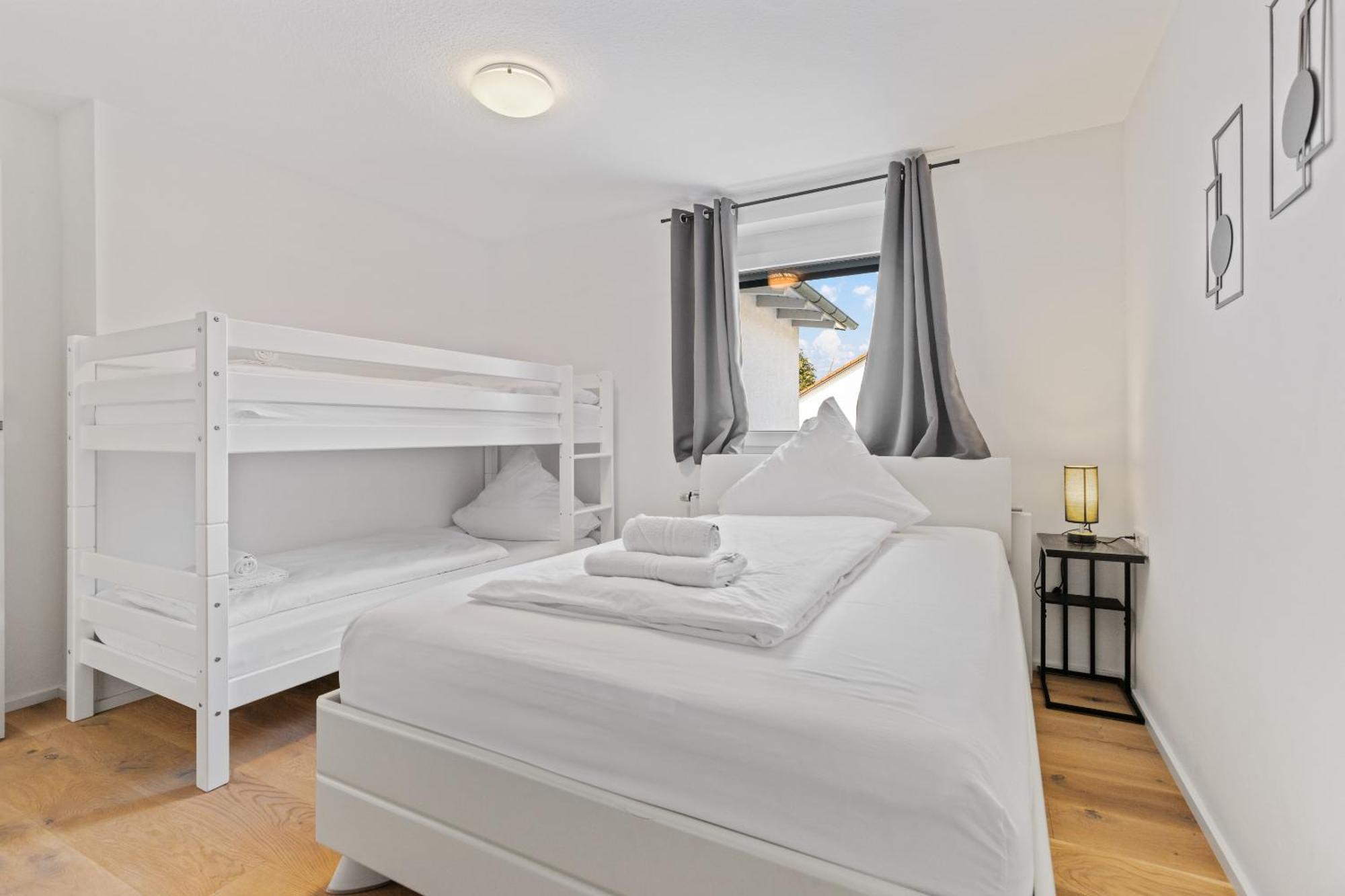 Goldcream - Modern - Netflix - Free Parking Apartment Guenzburg
